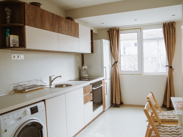 Дава се под наем Двустаен апартамент в Велико Търново, Център - 60 кв.м за 328.95 € - Снимка #1