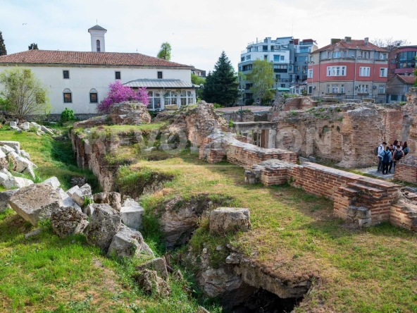 Офис в Варна, Гръцка махала - 213 кв.м за 1403 €/кв.м - Снимка #1