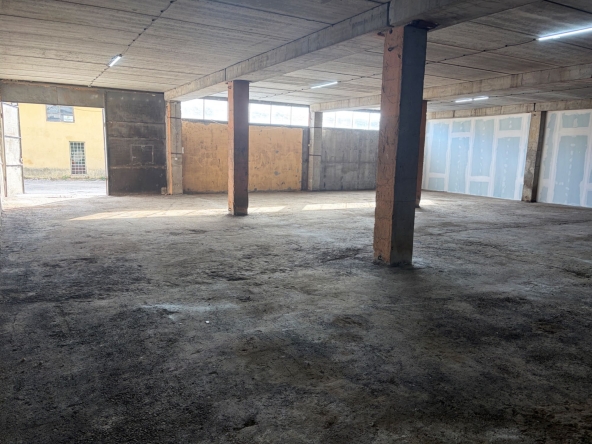 Дава се под наем Склад в Добрич, Промишлена зона - Север - 300 кв.м за 448.8 € - Снимка #1