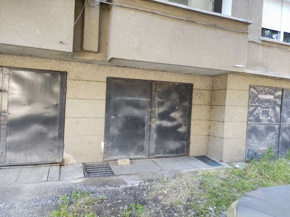 Дава се под наем Гараж / Паркомясто в Пазарджик, Център - 16 кв.м за 51 € - Снимка #1