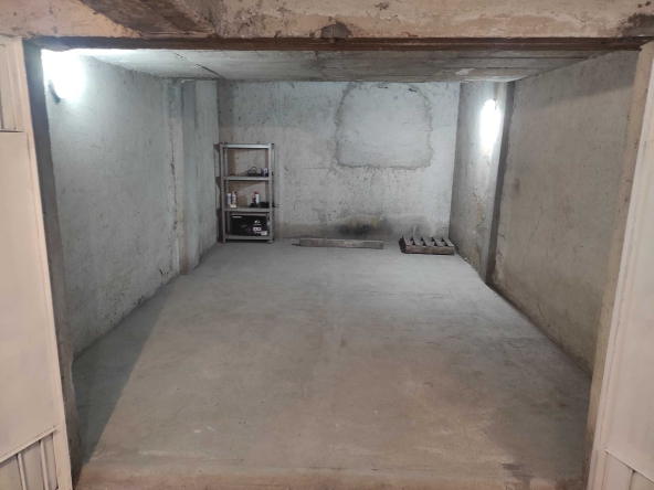 Дава се под наем Гараж / Паркомясто в София, Зона Б-18 - 21 кв.м за 122.4 € - Снимка #1