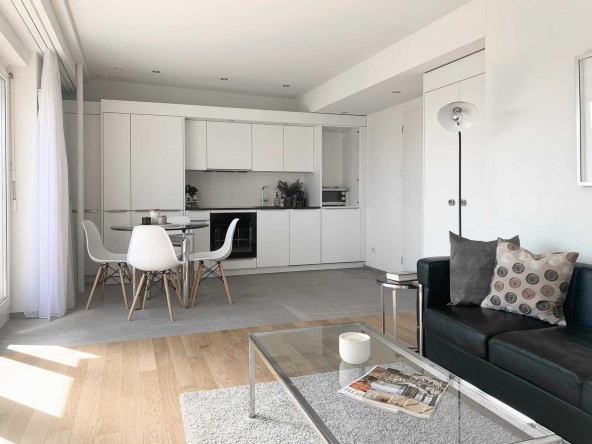 Дава се под наем Двустаен апартамент в София, Център - 55 кв.м за 408 € - Снимка #1