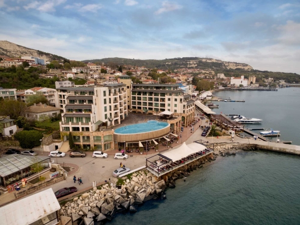 Двустаен апартамент в Балчик - 65 кв.м за 1924 €/кв.м - Снимка #1