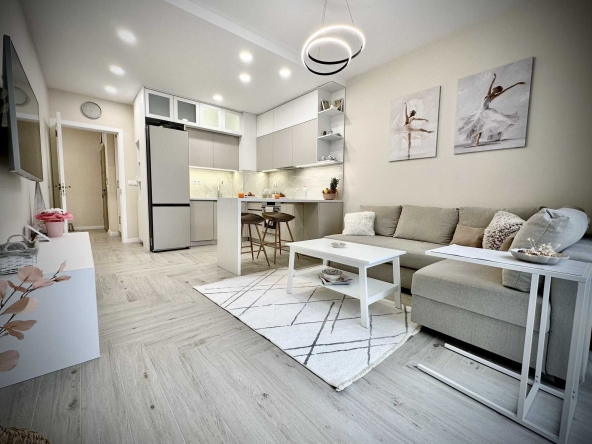 Дава се под наем Двустаен апартамент в София, Хладилника - 78 кв.м за 1200 € - Снимка #1