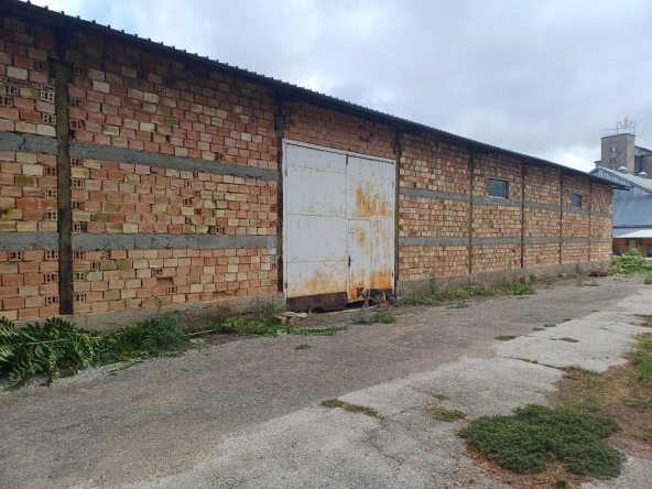 Дава се под наем Склад в Шумен, Боян Българанов 1 - 1300 кв.м за 1530 € - Снимка #1