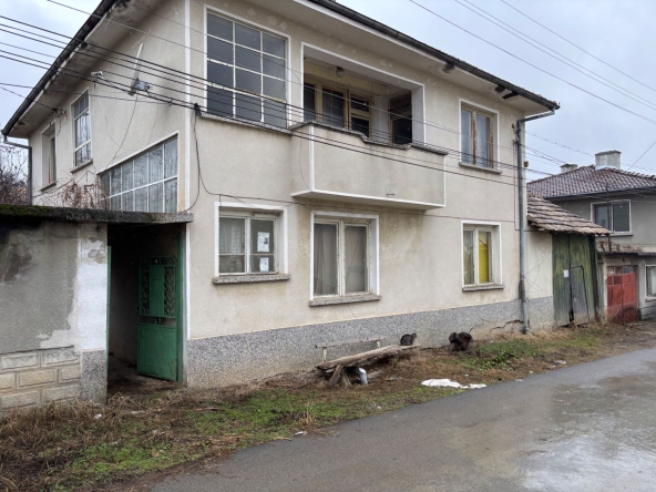 Къща в Опака - 180 кв.м за 306 €/кв.м - Снимка #1