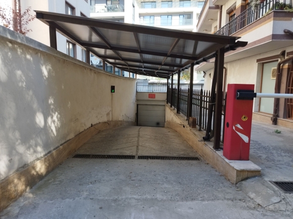 Дава се под наем Гараж / Паркомясто в София, Банишора - 15 кв.м за 51 € - Снимка #1