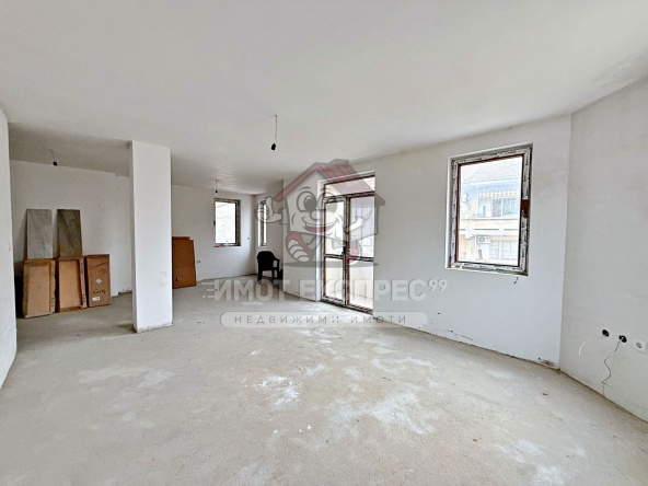 Тристаен апартамент в Асеновград - 125 кв.м за 908 €/кв.м - Снимка #1