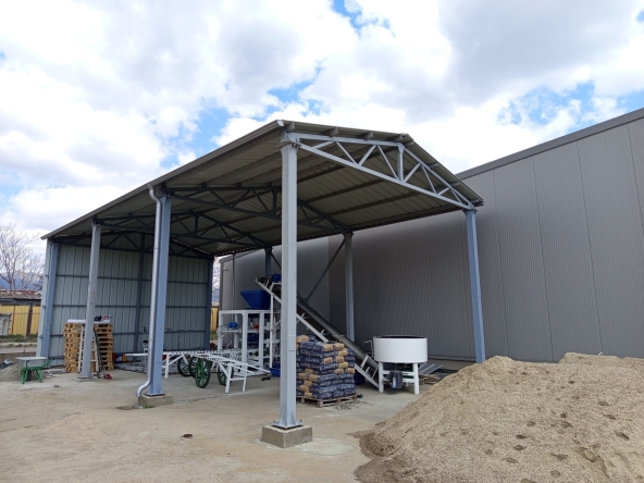 Промишлена сграда в Сливен, Промишлена зона - 72 кв.м за 64 €/кв.м - Снимка #1