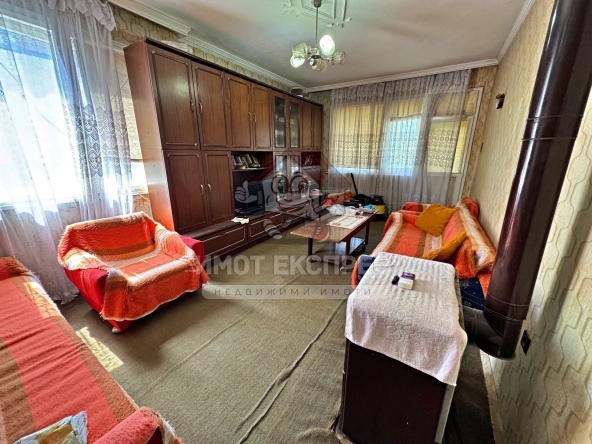 Дава се под наем Двустаен апартамент в Асеновград - 60 кв.м за 153 € - Снимка #1