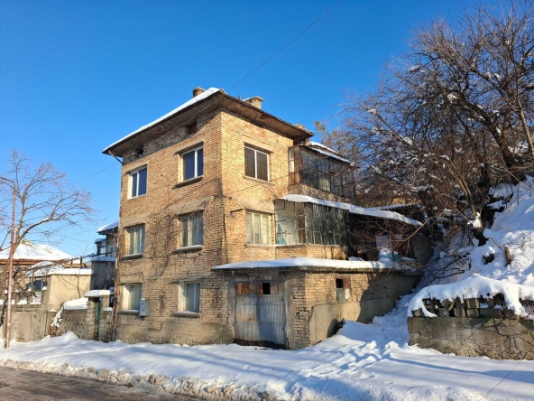 Къща в Шумен, 2-ри корпус - 225 кв.м за 340 €/кв.м - Снимка #1