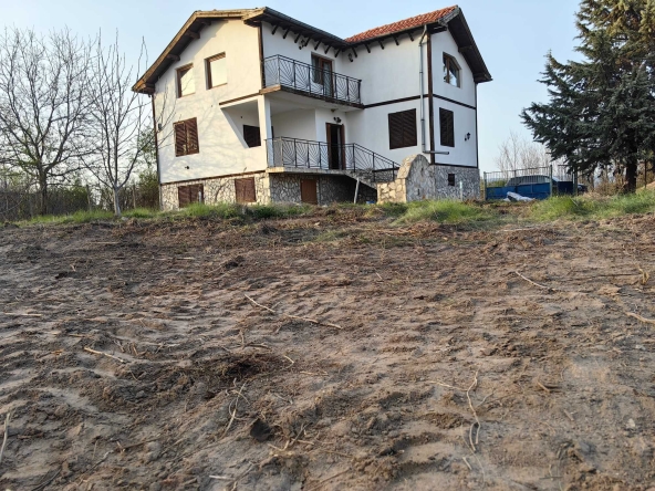 Къща в с. Виноградец, Област Пазарджик - 255 кв.м за 589 €/кв.м - Снимка #1