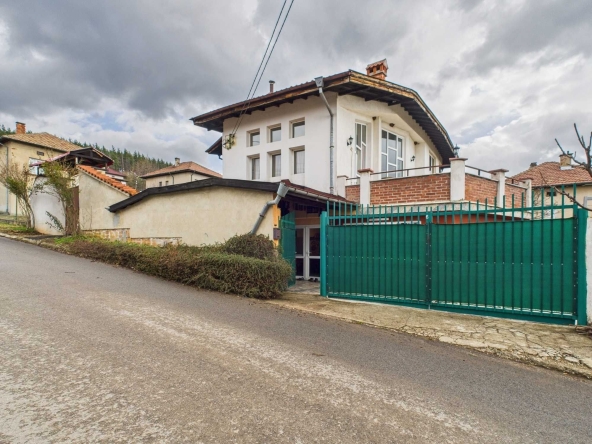 Къща в Годеч - 290 кв.м за 1363 €/кв.м - Снимка #1