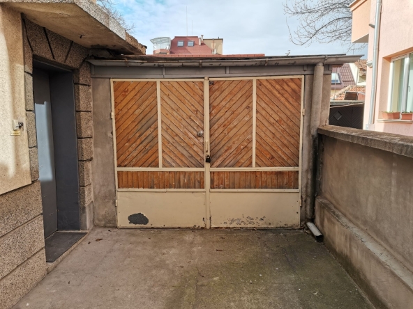 Дава се под наем Гараж / Паркомясто в Плевен, Идеален център - 20 кв.м за 81.6 € - Снимка #1