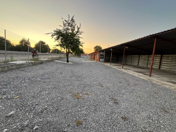 Дава се под наем Склад в с. Волуяк, Област София-град - 1000 кв.м за 1500 € - Снимка #1