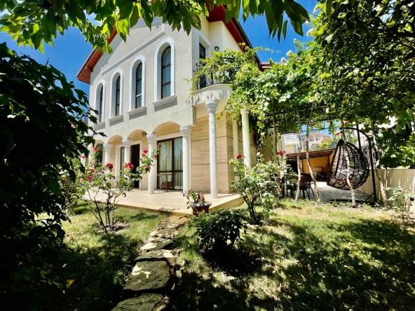 Къща в Свети Влас - 250 кв.м за 1520 €/кв.м - Снимка #1