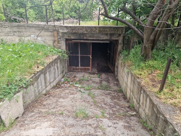 Гараж / Паркомясто в Перник, Селото - 18 кв.м за 500 €/кв.м - Снимка #1