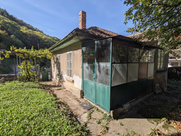 Къща в Брезник - 80 кв.м за 538 €/кв.м - Снимка #1