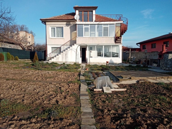 Къща в с. Близнаци, Област Варна - 180 кв.м за 1167 €/кв.м - Снимка #1