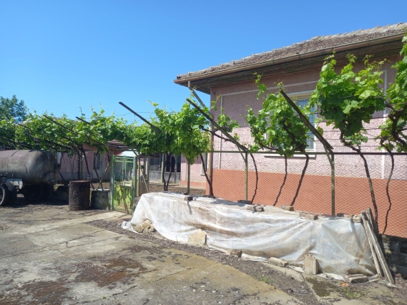 Къща в с. Крушето, Област Велико Търново - 200 кв.м за 128 €/кв.м - Снимка #1