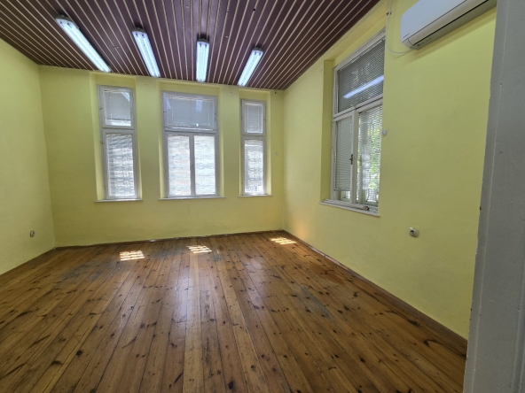 Дава се под наем Офис в Стара Загора, Център - 80 кв.м за 306 € - Снимка #1