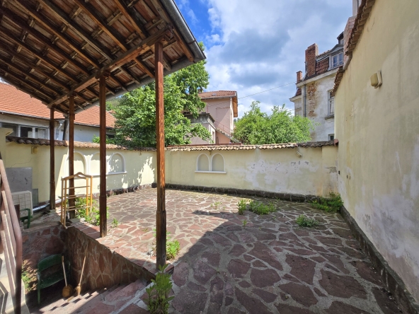 Дава се под наем Магазин в Габрово, Трендафил 1 - 100 кв.м за 382.5 € - Снимка #1