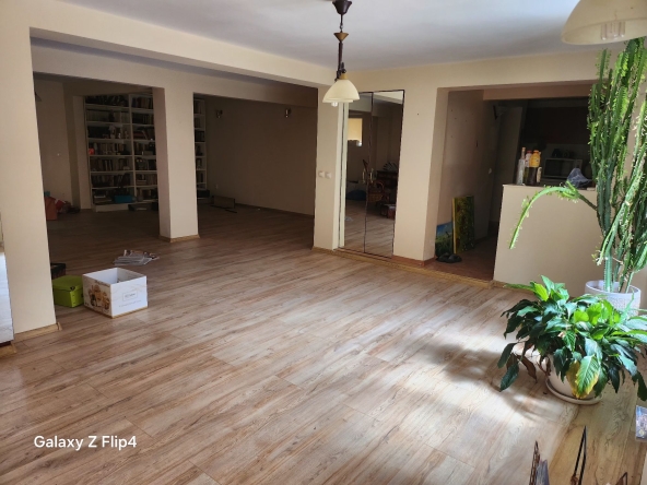 Етаж от къща в Поморие - 140 кв.м за 9 €/кв.м - Снимка #1