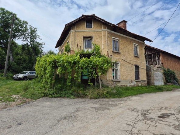 Къща в с. Пресяка, Област Ловеч - 680 кв.м за 53 €/кв.м - Снимка #1