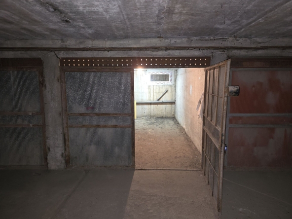 Дава се под наем Гараж / Паркомясто в Силистра, Център - 7 кв.м за 28.05 € - Снимка #1