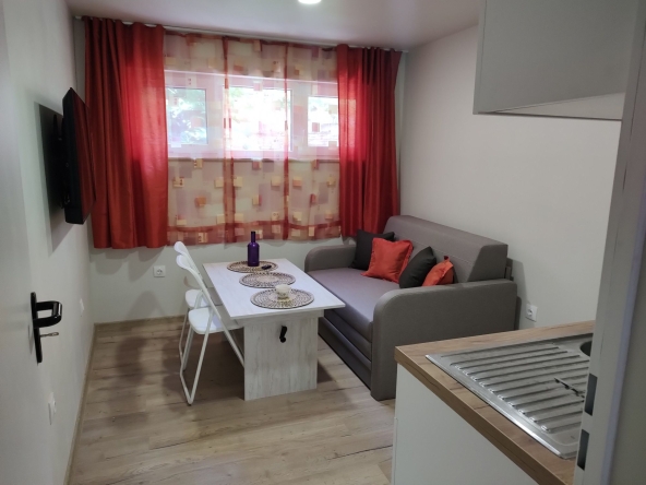 Дава се под наем Офис в Варна, Колхозен пазар - 49 кв.м за 382.5 € - Снимка #1