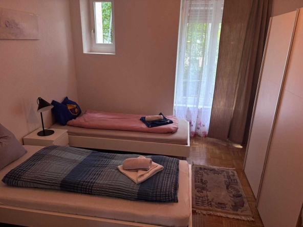 Дава се под наем Тристаен апартамент в София, Център - 80 кв.м за 484.5 € - Снимка #1