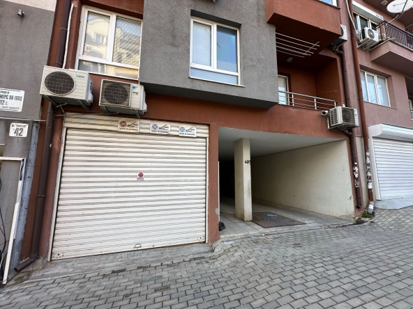 Дава се под наем Гараж / Паркомясто в Варна, Колхозен пазар - 19 кв.м за 153 € - Снимка #1