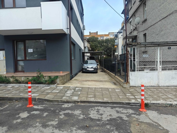 Дава се под наем Гараж / Паркомясто в Варна, Базар Левски - 17 кв.м за 76.5 € - Снимка #1