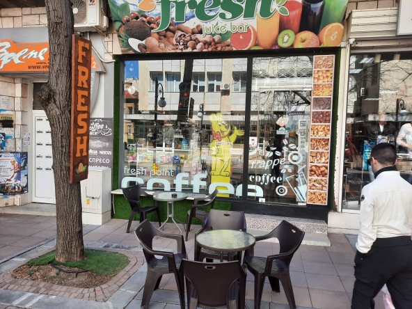 Магазин в Ямбол, Златен рог - 50 кв.м за 918 €/кв.м - Снимка #1