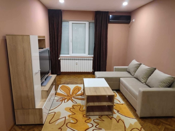 Дава се под наем Двустаен апартамент в София, Център - 60 кв.м за 765 € - Снимка #1