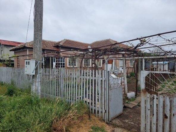 Къща в с. Дъбовик, Област Добрич - 80 кв.м за 313 €/кв.м - Снимка #1