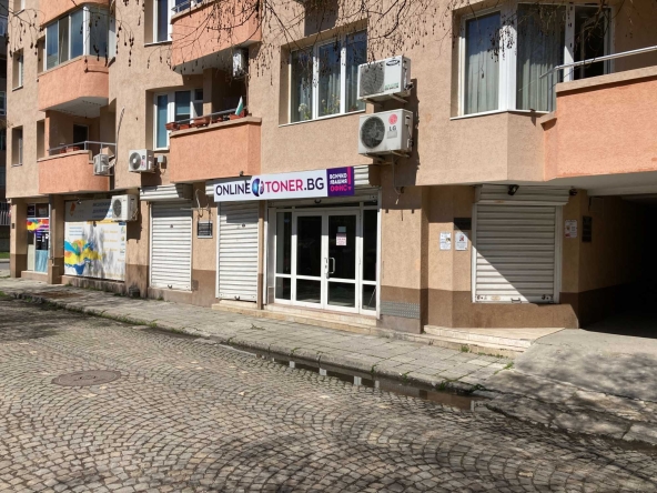 Дава се под наем Магазин в Пловдив, Кючук Париж - 110 кв.м за 561 € - Снимка #1