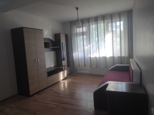 Дава се под наем Едностаен апартамент в Добрич, Център - 30 кв.м за 193.8 € - Снимка #1