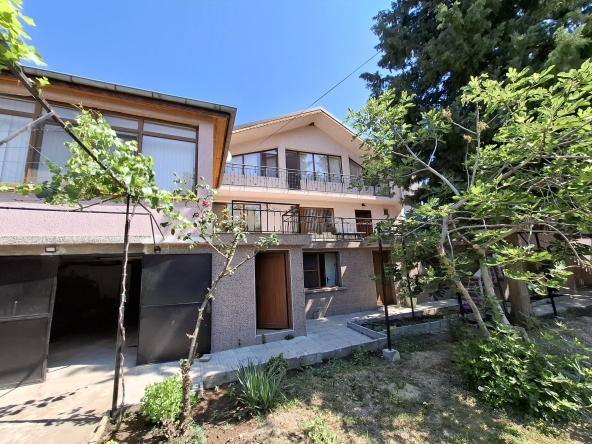 Къща в Казанлък - 300 кв.м за 850 €/кв.м - Снимка #1