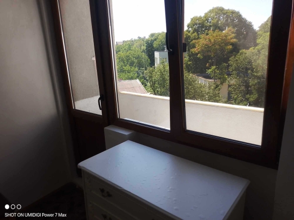 Дава се под наем Тристаен апартамент в Шумен, Център - 62 кв.м за 326.4 € - Снимка #1