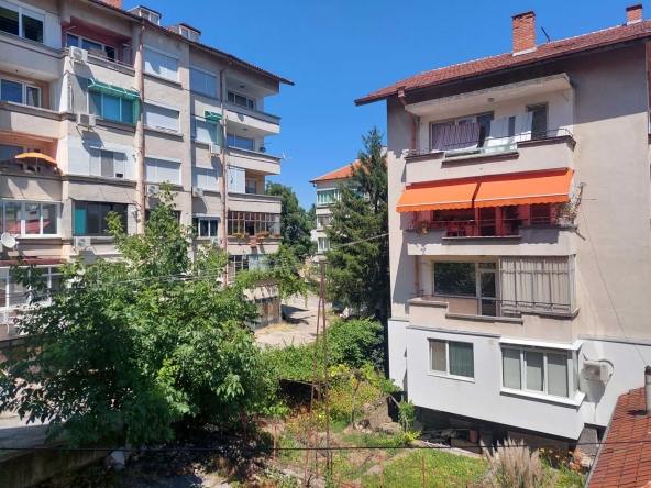 Дава се под наем Двустаен апартамент в Плевен, 9-ти квартал - 60 кв.м за 357 € - Снимка #1