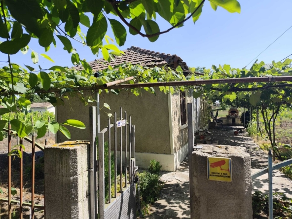 Къща в с. Методиево, Област Добрич - 75 кв.м за 408 €/кв.м - Снимка #1