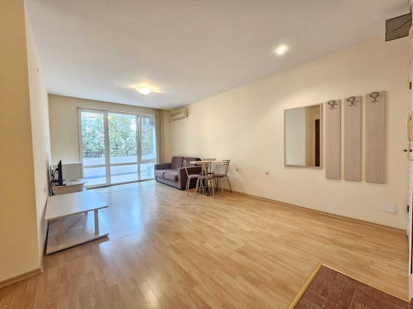 Двустаен апартамент в к.к. Елените - 70 кв.м за 999 €/кв.м - Снимка #1