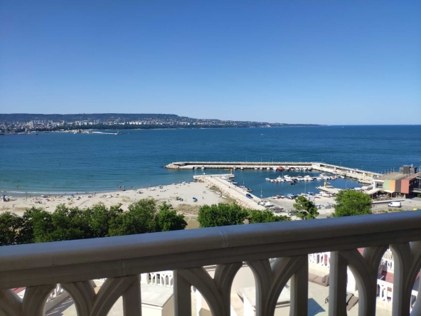 Дава се под наем Тристаен апартамент в Варна, Аспарухово - 113 кв.м за 950 € - Снимка #1