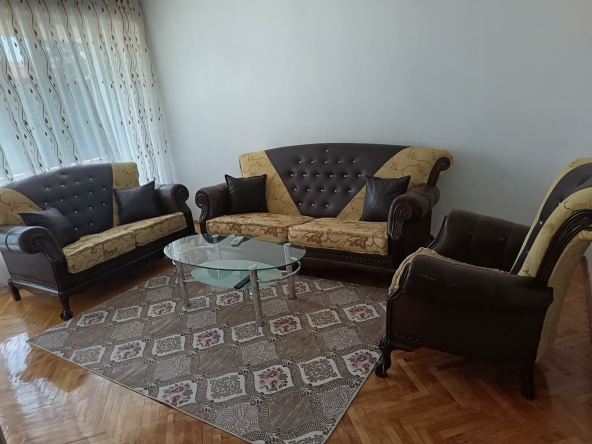 Дава се под наем Двустаен апартамент в с. Разград, Област Монтана - 72 кв.м за 408 € - Снимка #1