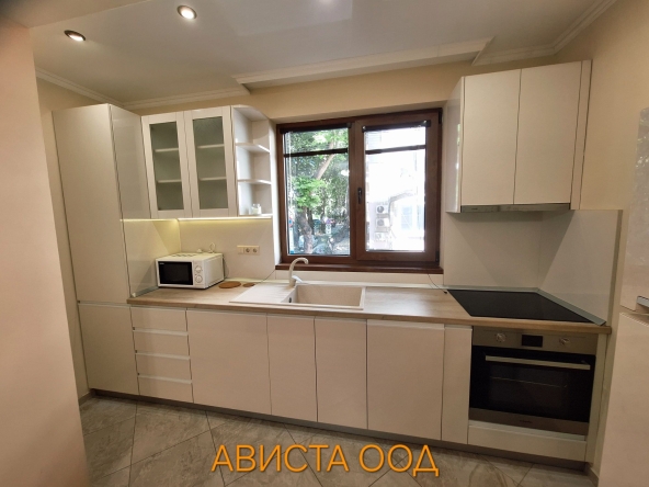 Дава се под наем Двустаен апартамент в Варна, м-т Траката - 60 кв.м за 561 € - Снимка #1