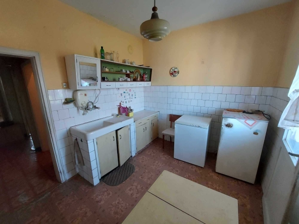 Тристаен апартамент в Търговище, Център - 85 кв.м за 960 €/кв.м - Снимка #1