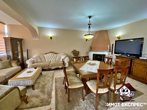 Дава се под наем Тристаен апартамент в Асеновград - 90 кв.м за 280.5 € - Снимка #1