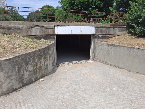 Дава се под наем Гараж / Паркомясто в Шумен, Център - 18 кв.м за 76.5 € - Снимка #1