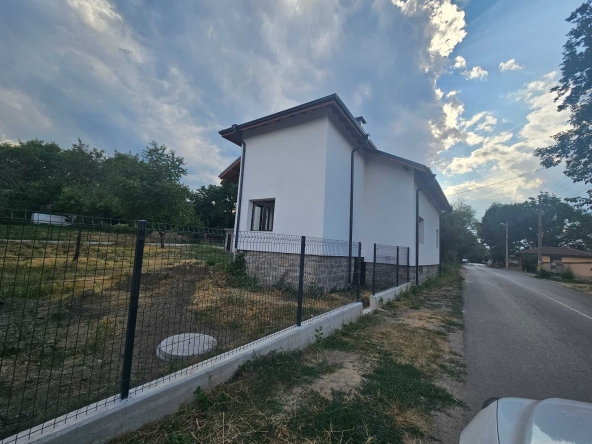 Къща в с. Кондофрей, Област Перник - 80 кв.м за 2000 €/кв.м - Снимка #1